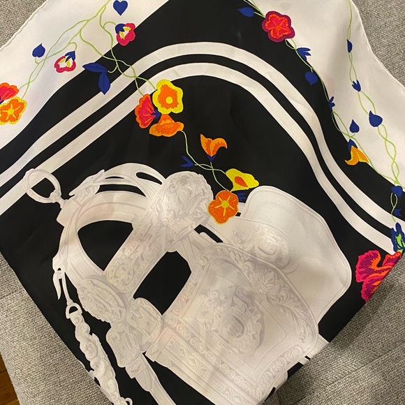 Authentic Hermes silk scarf - Picture 11 of 16